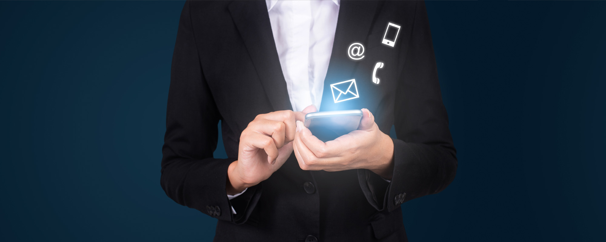 businesswomen hand using smart phone