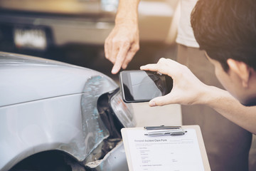 insurance adjuster taking picture of car