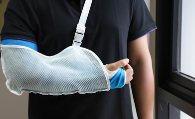 broken arm in cast